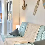Le Brusc. Design, Parking, Wifi & Double Vue! شقة سيكس-فور-لو-بلاج