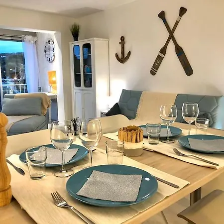 Appartement Le Brusc. Design, Parking, Wifi & Double Vue!